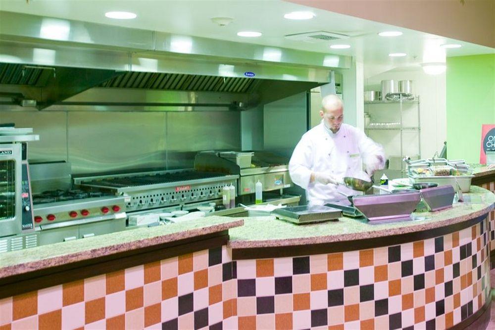 Embassy Suites Valencia Extérieur photo