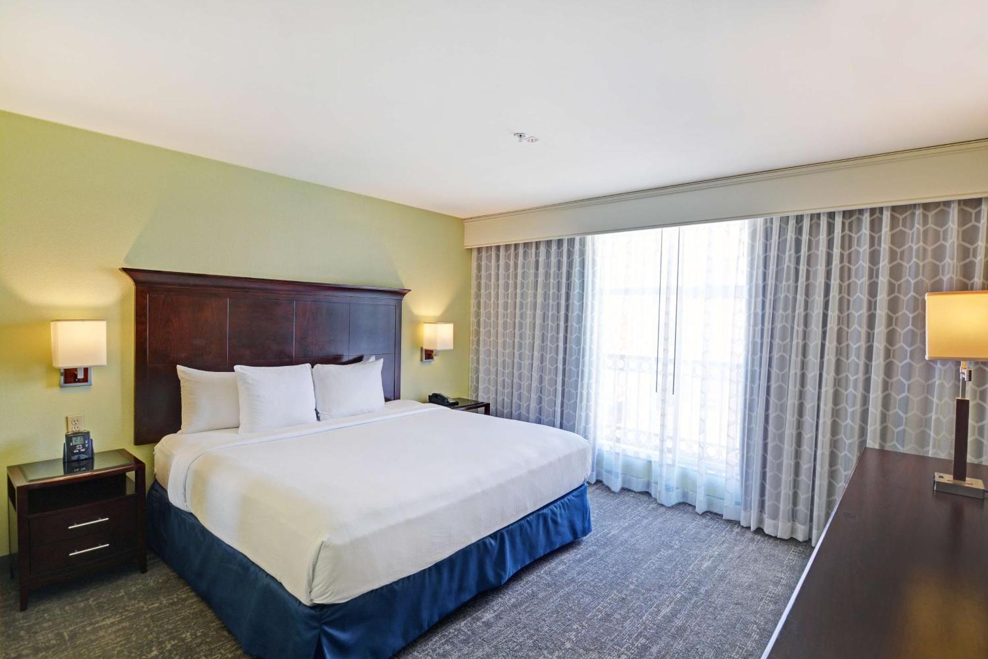 Embassy Suites Valencia Extérieur photo