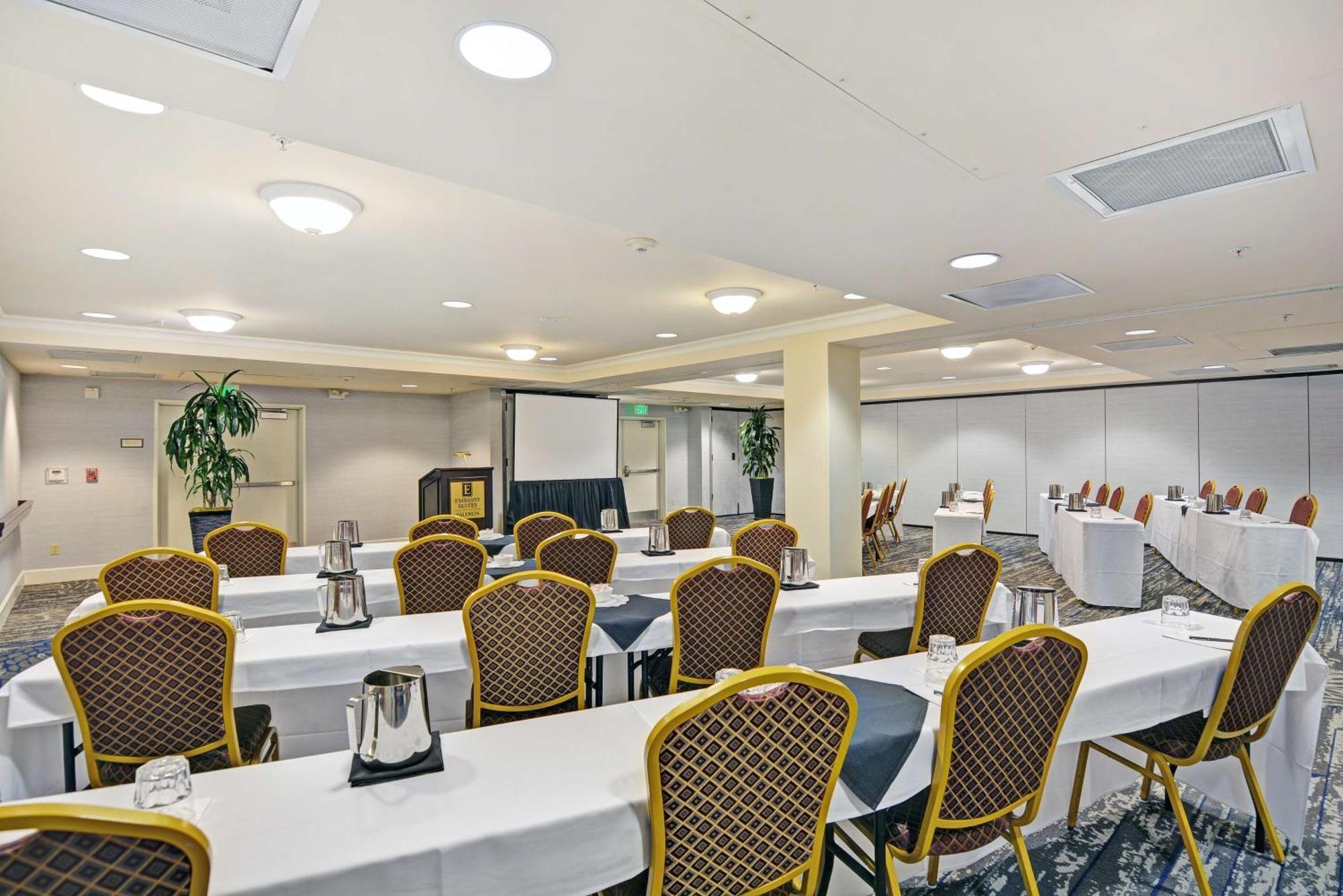 Embassy Suites Valencia Extérieur photo