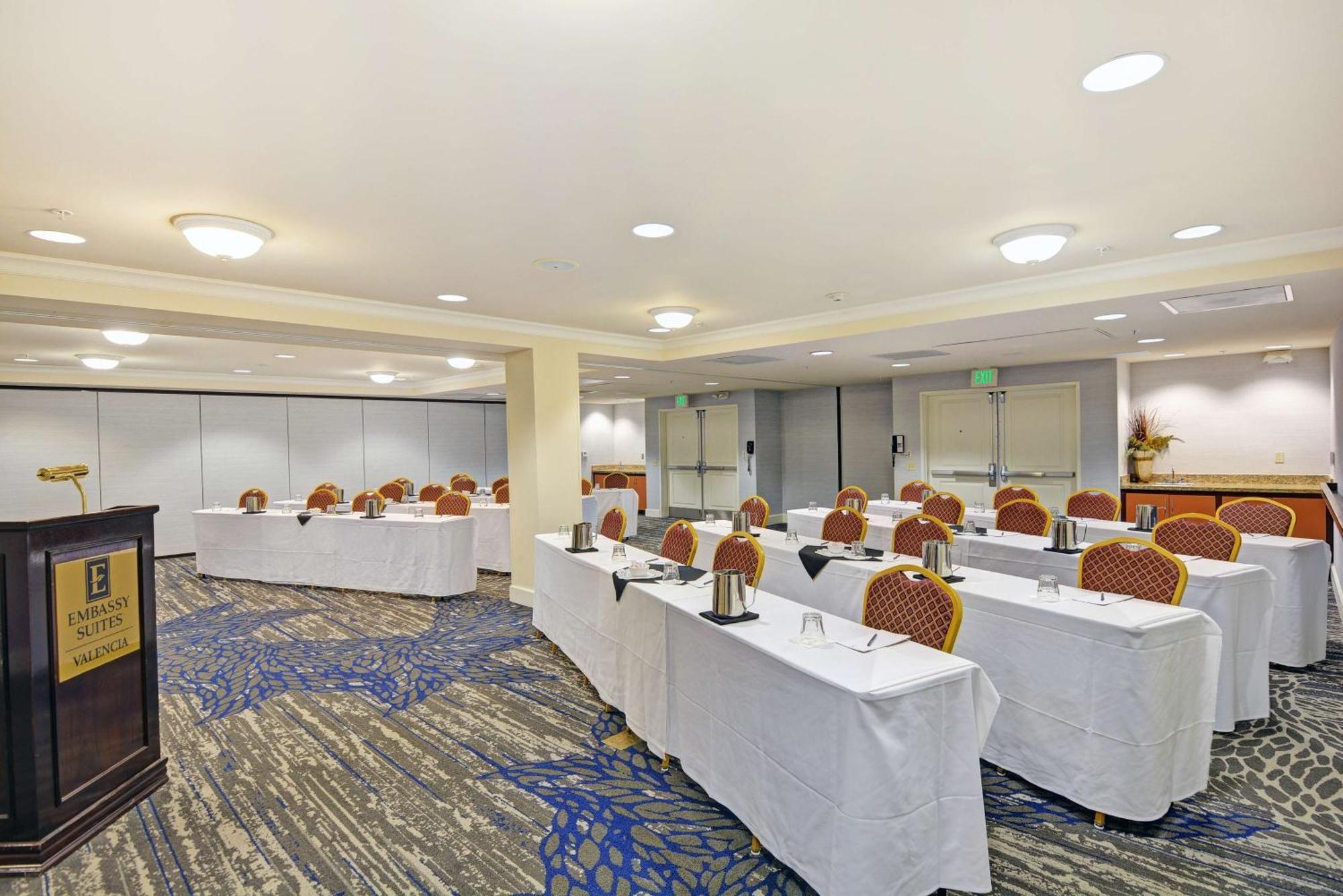 Embassy Suites Valencia Extérieur photo