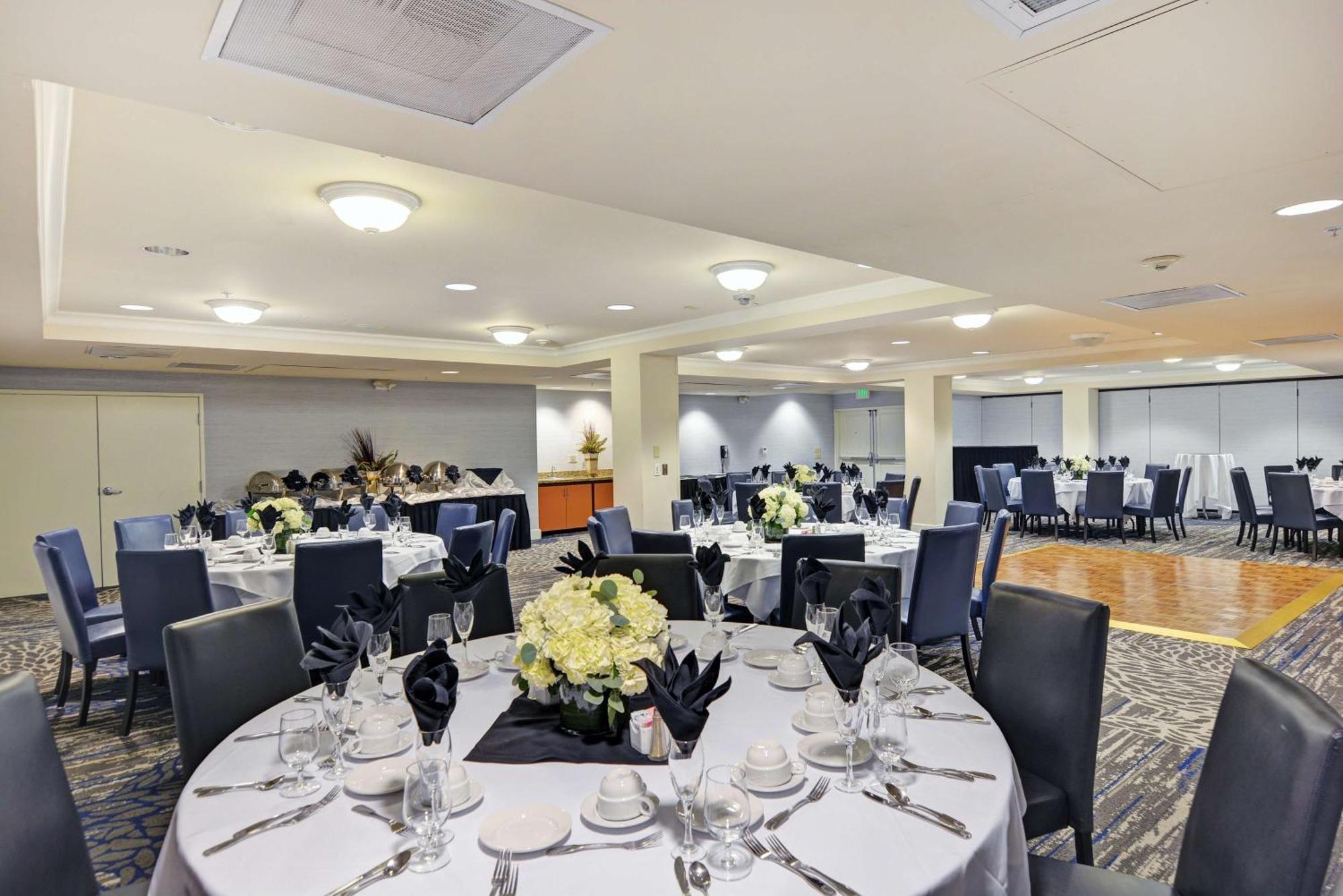 Embassy Suites Valencia Extérieur photo