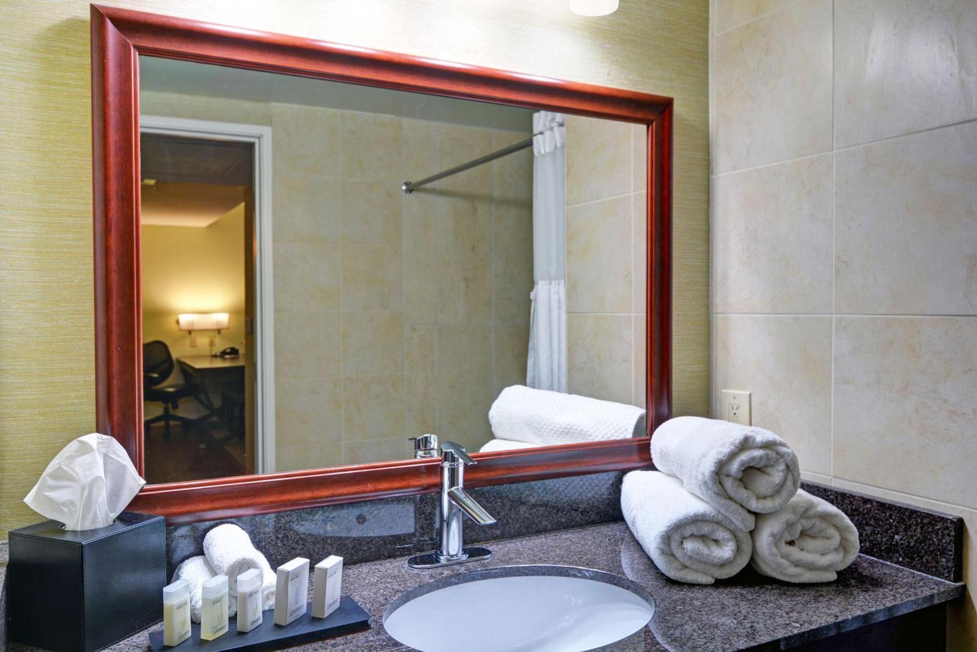 Embassy Suites Valencia Extérieur photo