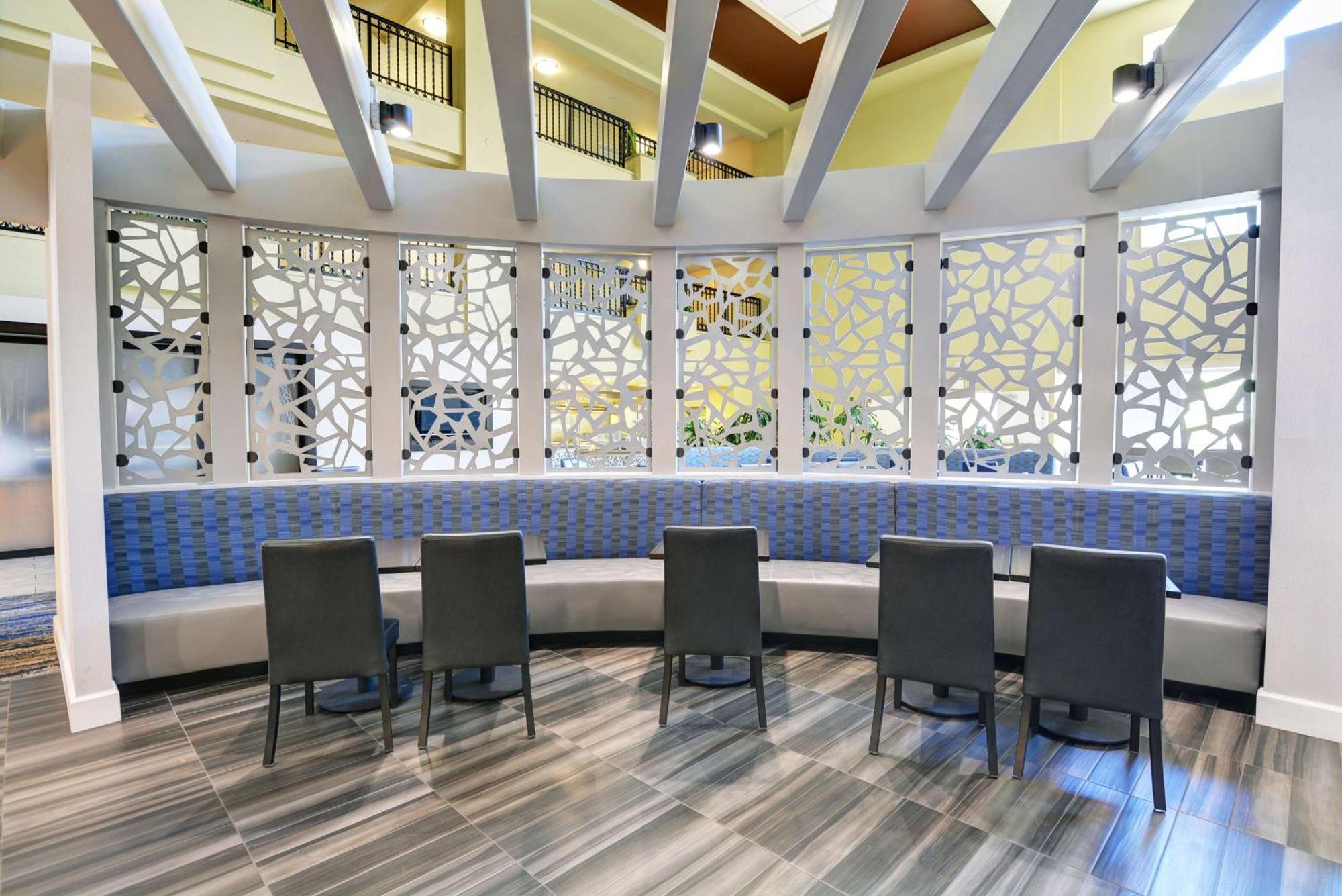 Embassy Suites Valencia Extérieur photo