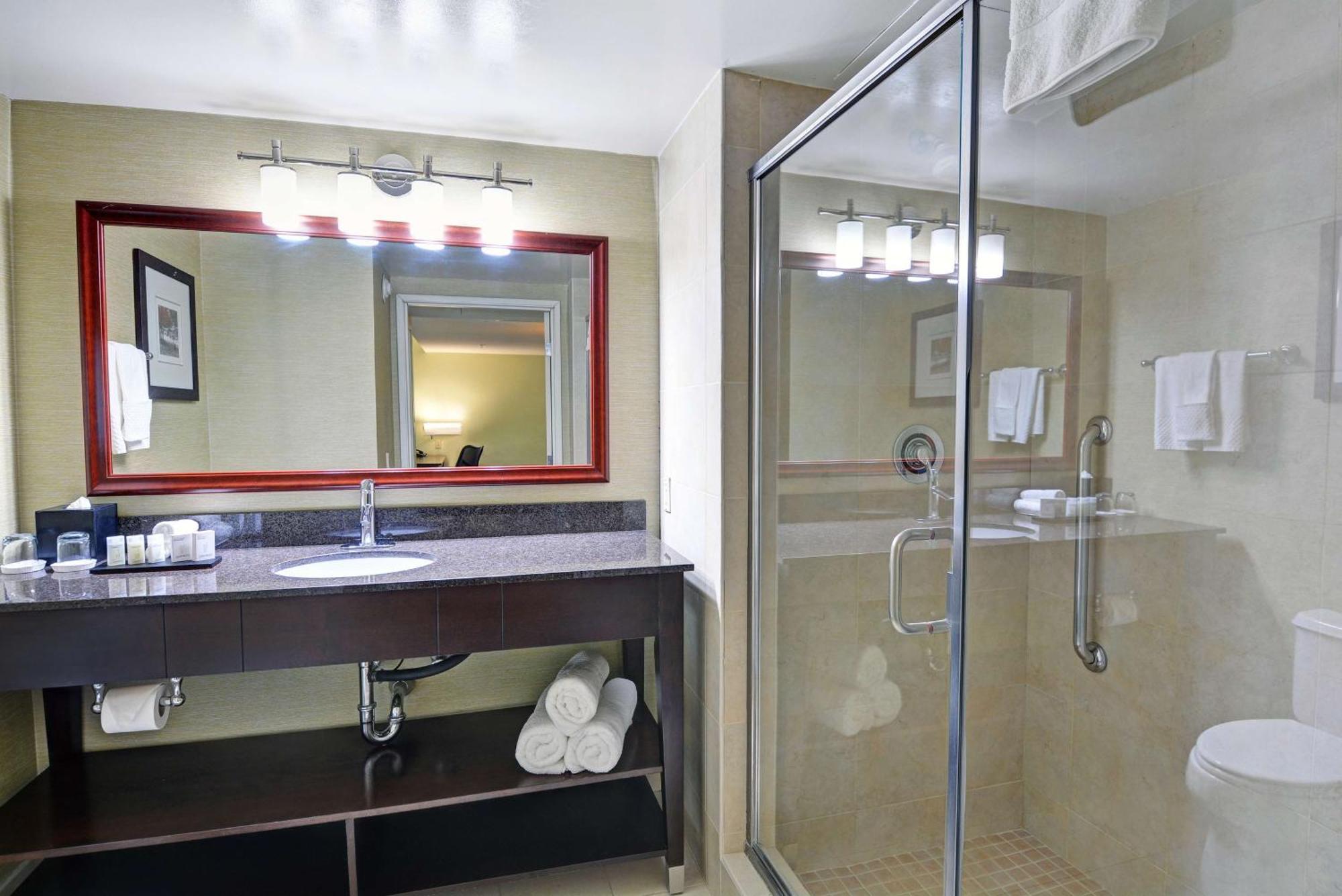 Embassy Suites Valencia Extérieur photo
