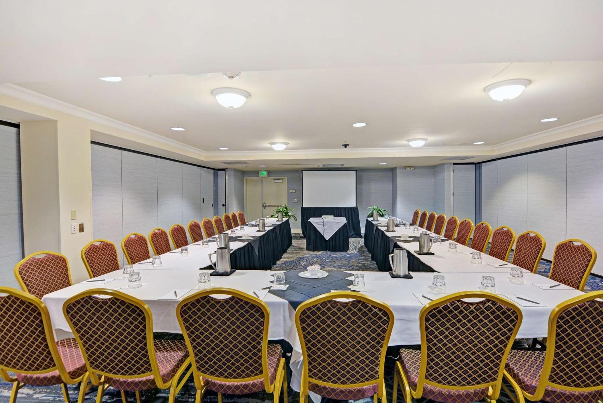 Embassy Suites Valencia Extérieur photo