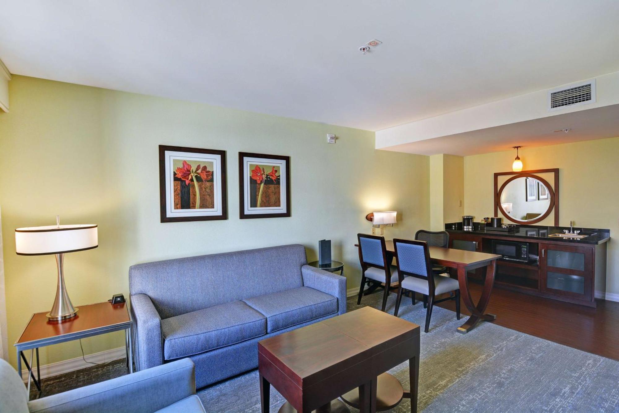 Embassy Suites Valencia Extérieur photo