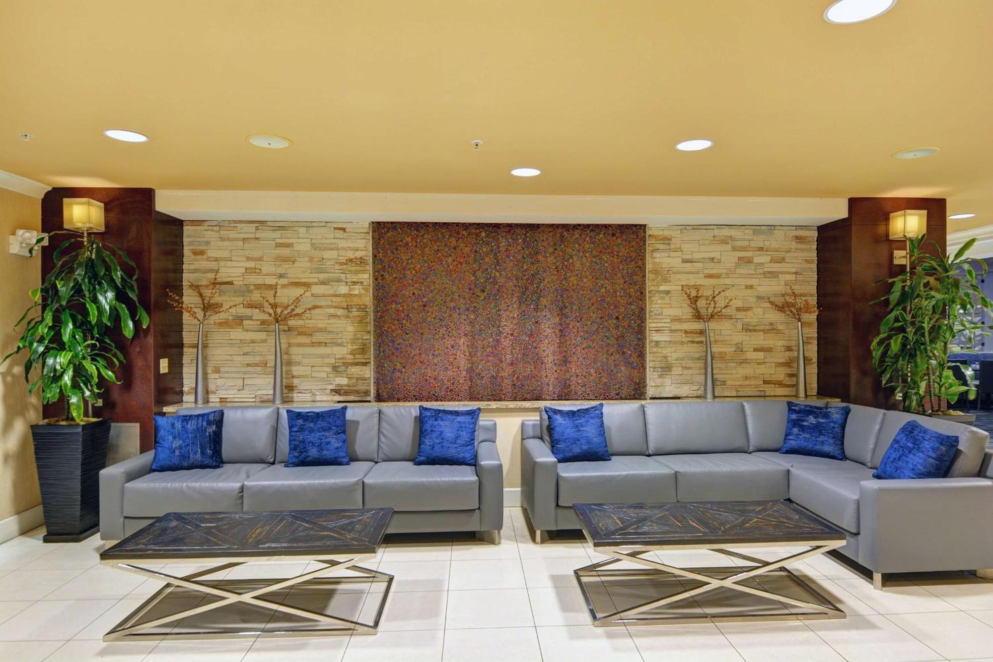 Embassy Suites Valencia Extérieur photo