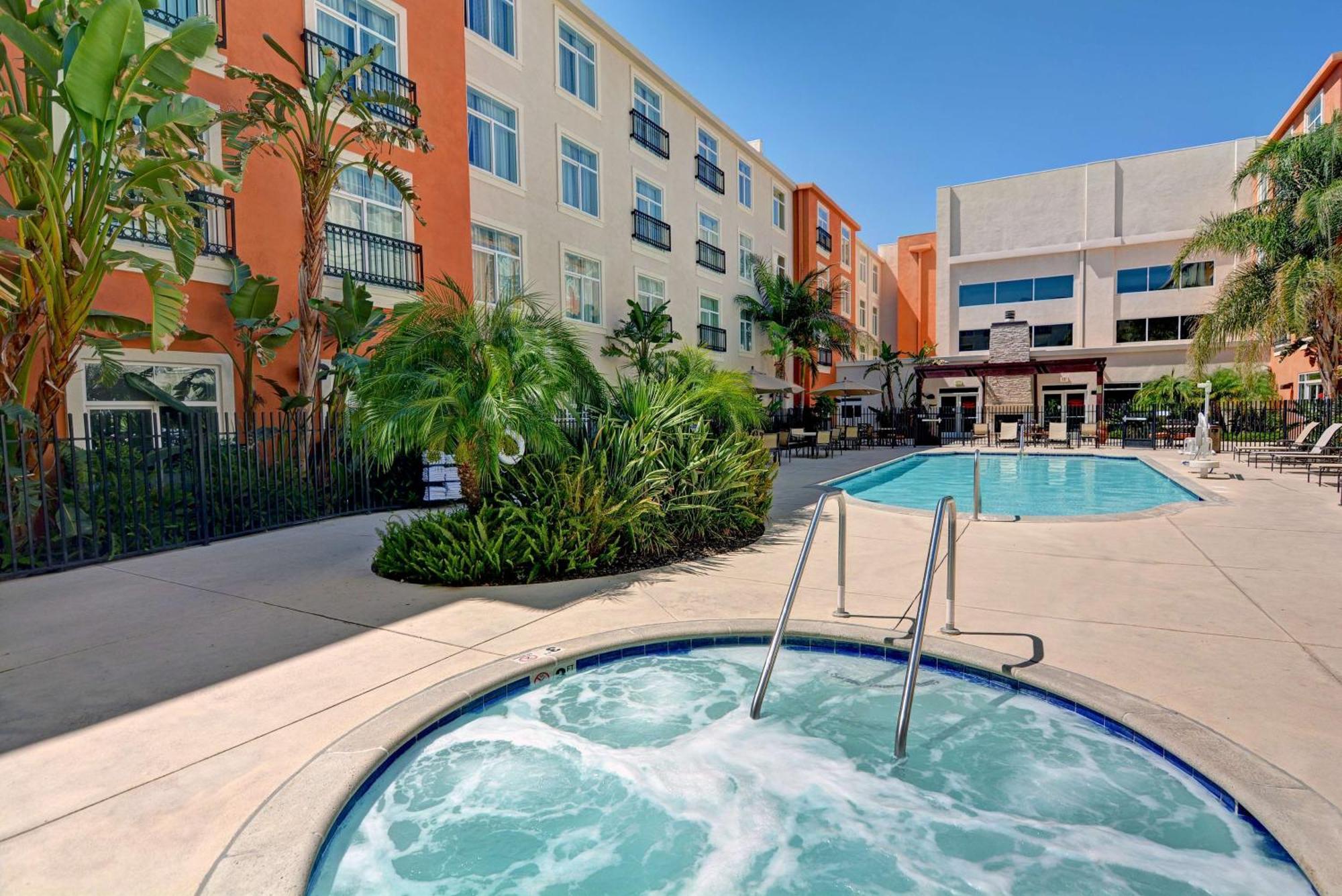 Embassy Suites Valencia Extérieur photo