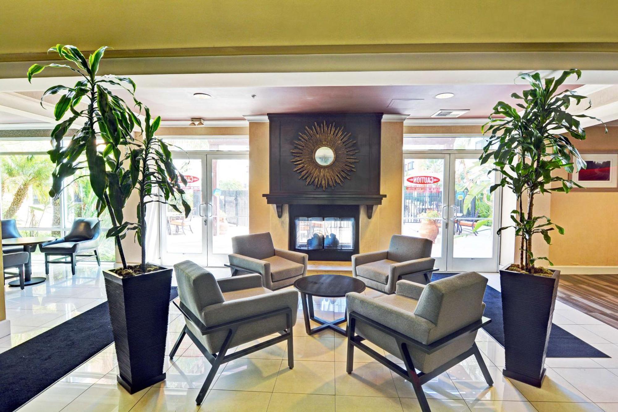 Embassy Suites Valencia Extérieur photo