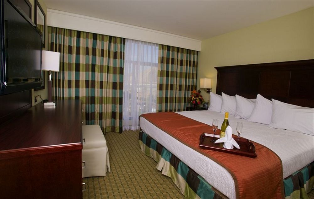 Embassy Suites Valencia Extérieur photo