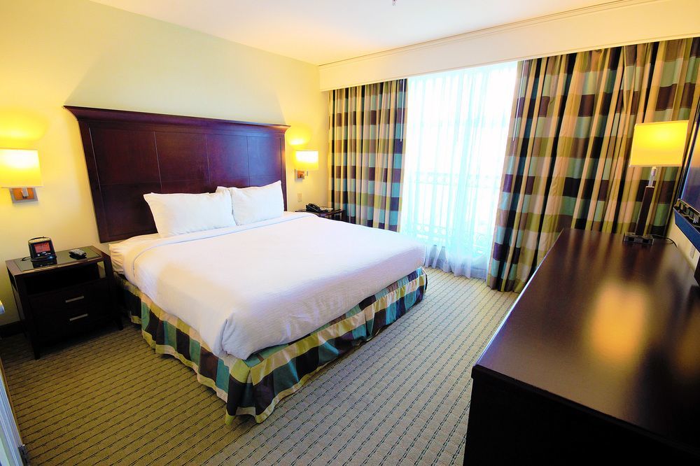 Embassy Suites Valencia Extérieur photo