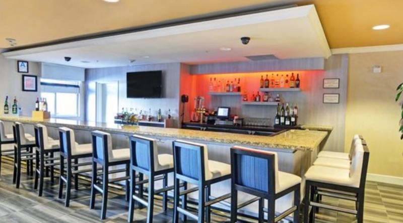 Embassy Suites Valencia Extérieur photo