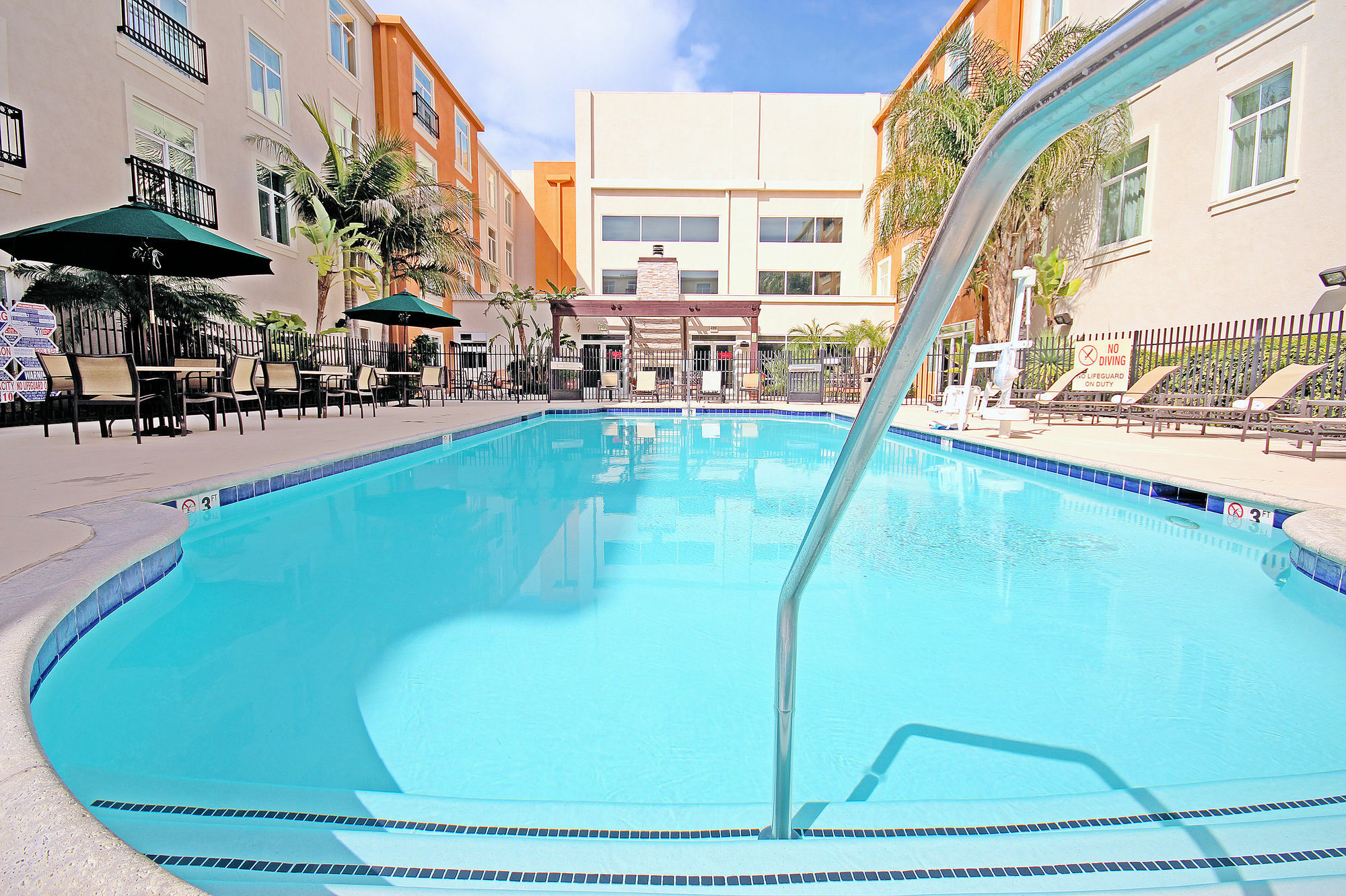 Embassy Suites Valencia Extérieur photo