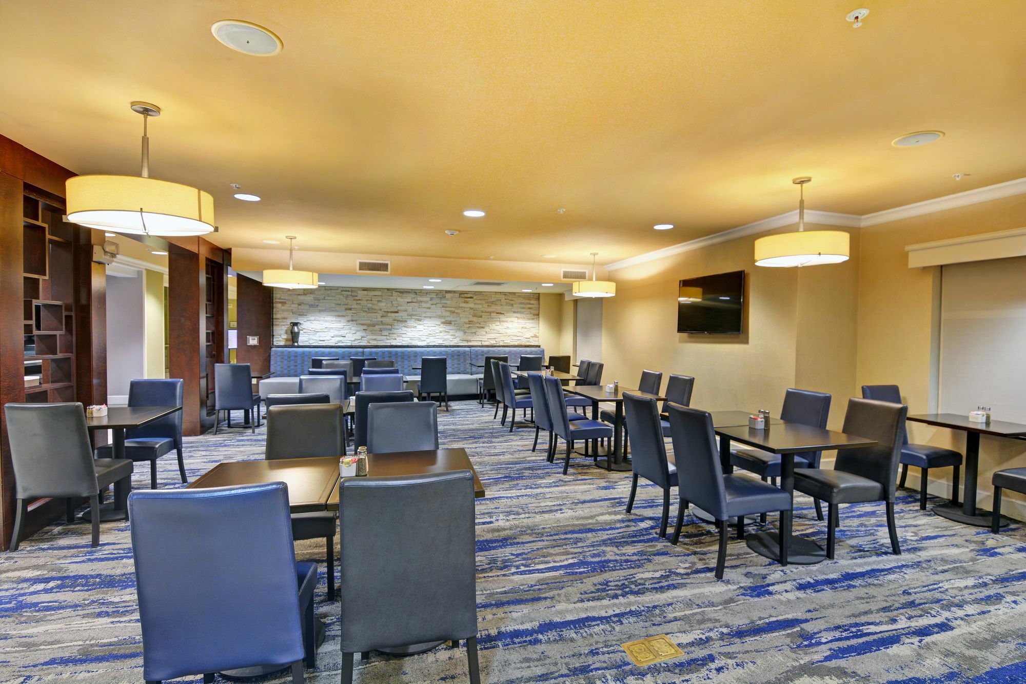 Embassy Suites Valencia Extérieur photo