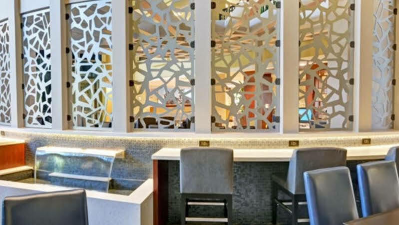 Embassy Suites Valencia Extérieur photo